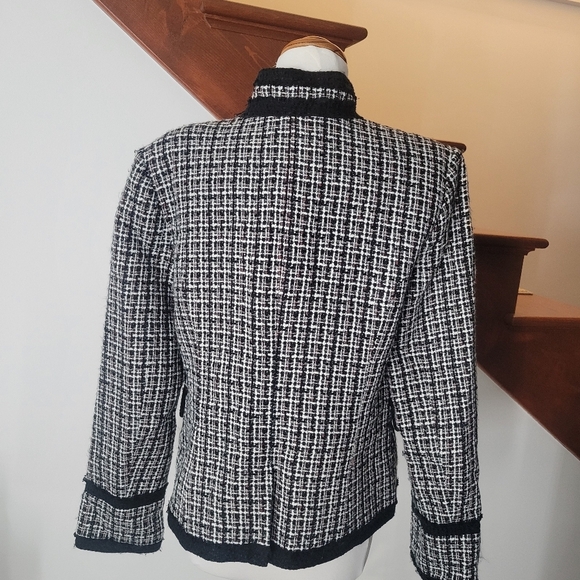 WHITE HOUSE BLACK MARKET Silk Blend Tweed Jacket Size 8 - Picture 2 of 4